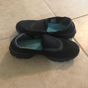 Black Skechers GoWalk 3
